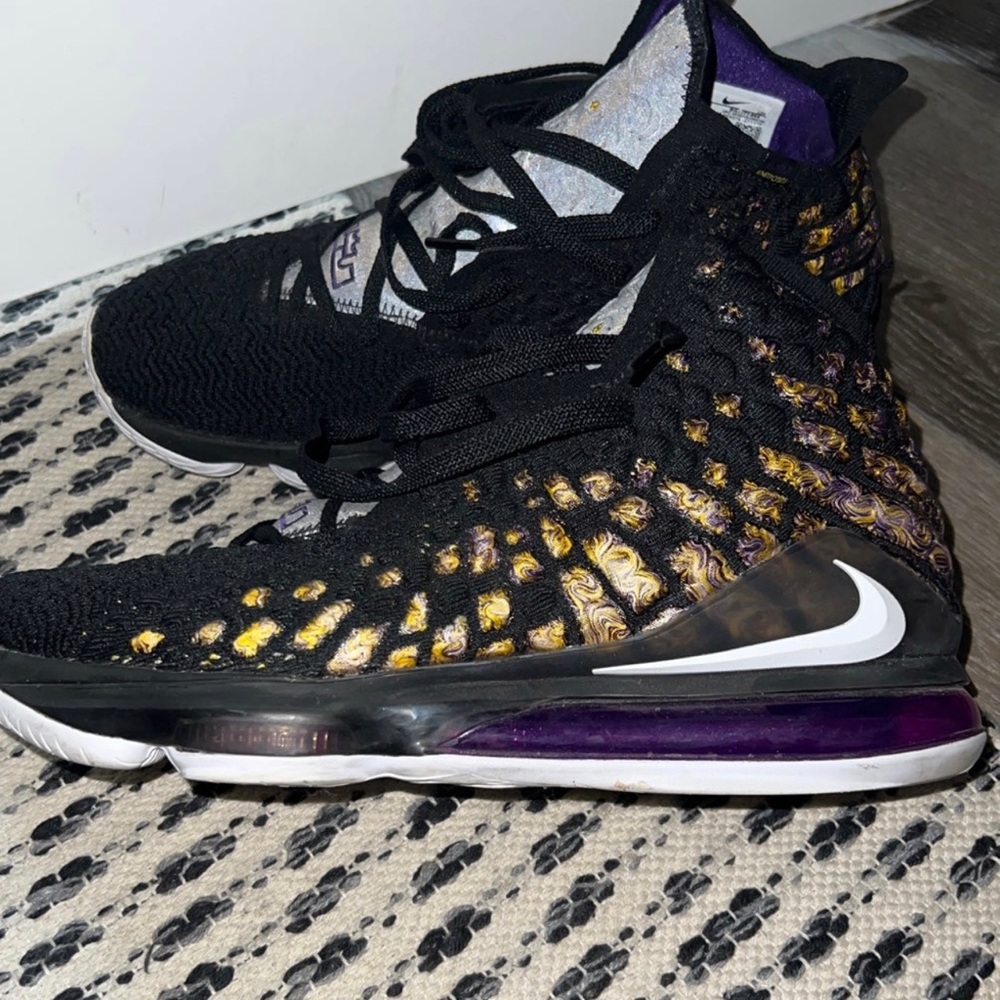 Nike Lebron 17 Lakers sneakers